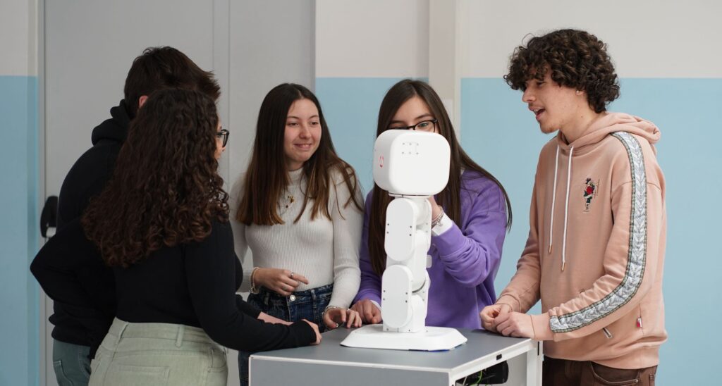 Innovazione e Didattica: dal robot edudroide ai laboratori virtuali dedicati alle discipline STEM Innovazione e Didattica: dal robot edudroide ai laboratori virtuali dedicati alle discipline STEM