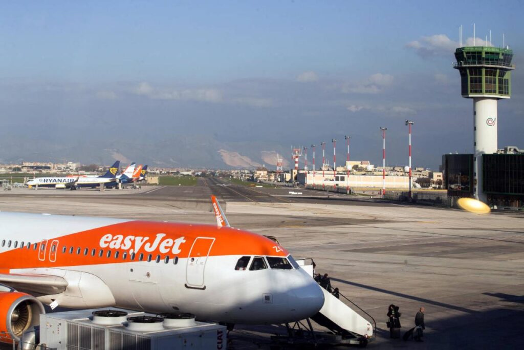 Riqualificazione pista dell’Aeroporto di Napoli: Salerno attiva il sistema di continuità regionale Riqualificazione pista dell’Aeroporto di Napoli: Salerno attiva il sistema di continuità regionale